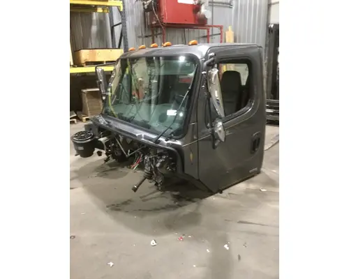 FREIGHTLINER M2-106 Cab