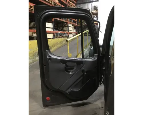 FREIGHTLINER M2-106 Cab