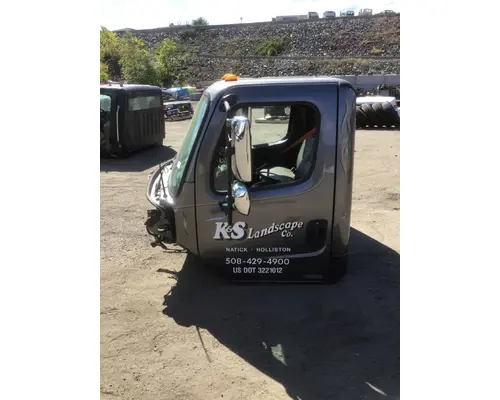 FREIGHTLINER M2-106 Cab