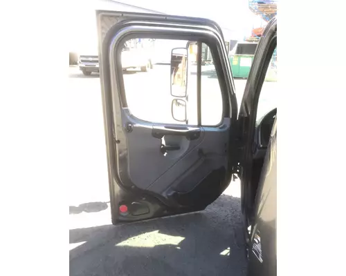 FREIGHTLINER M2-106 Cab