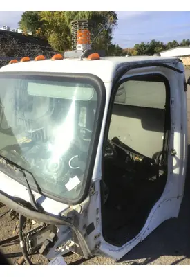 FREIGHTLINER M2-106 Cab