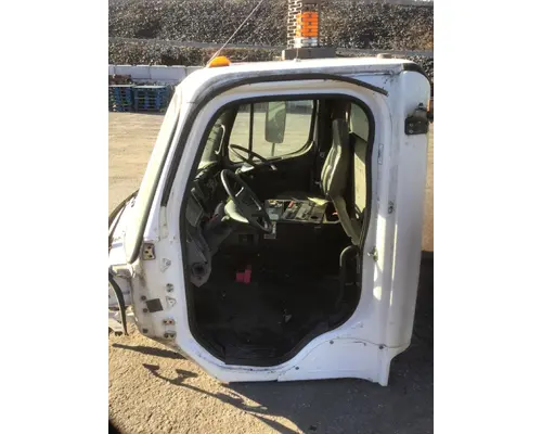 FREIGHTLINER M2-106 Cab