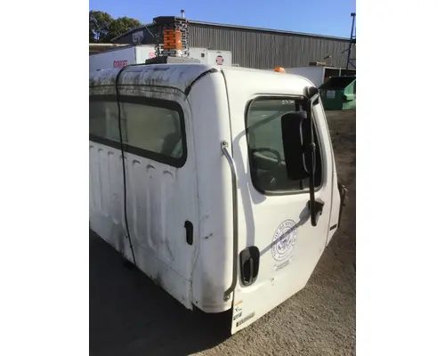 FREIGHTLINER M2-106 Cab