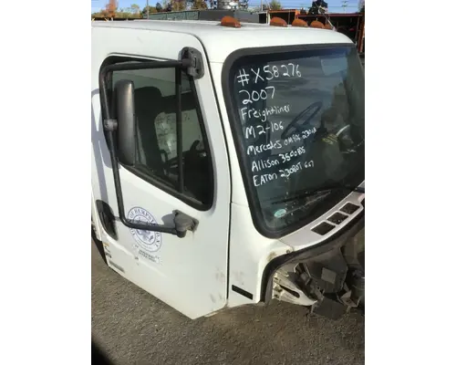 FREIGHTLINER M2-106 Cab