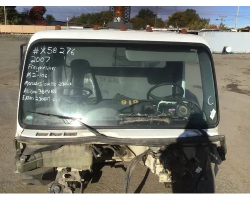 FREIGHTLINER M2-106 Cab