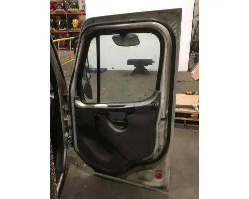 FREIGHTLINER M2-106 Cab