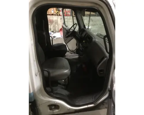 FREIGHTLINER M2-106 Cab