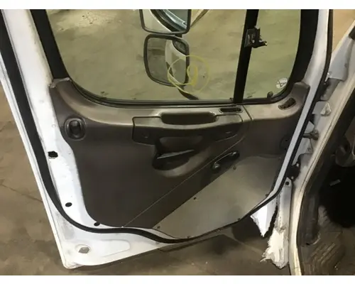 FREIGHTLINER M2-106 Cab