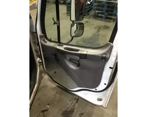 FREIGHTLINER M2-106 Cab