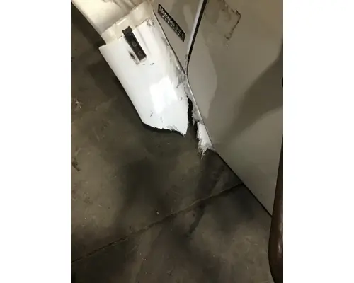 FREIGHTLINER M2-106 Cab