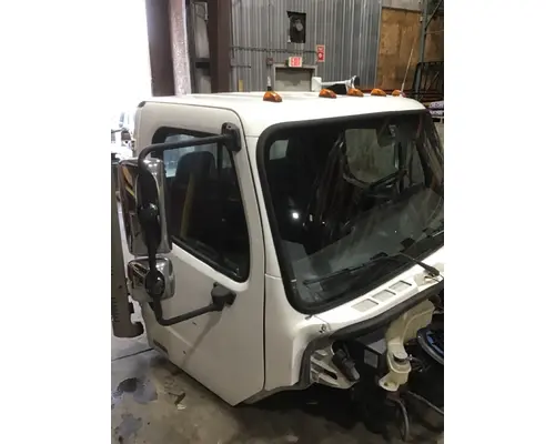 FREIGHTLINER M2-106 Cab