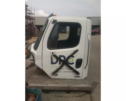 FREIGHTLINER M2-106 Cab