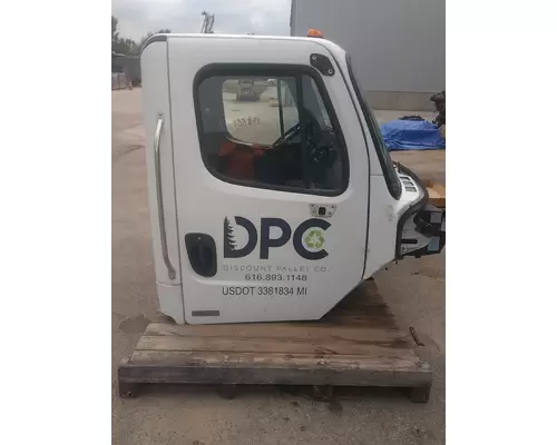FREIGHTLINER M2-106 Cab