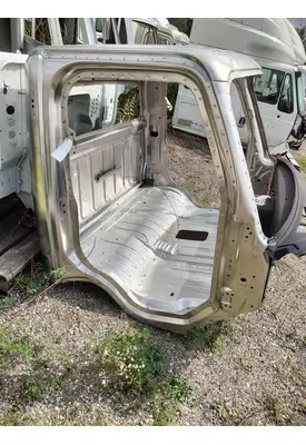 FREIGHTLINER M2-106 Cab