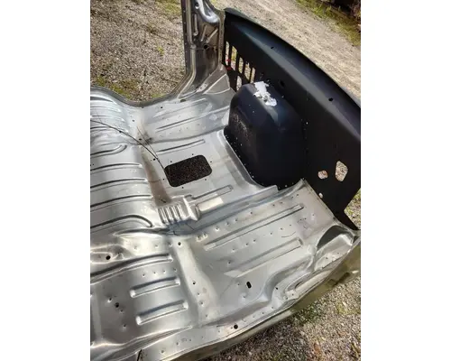 FREIGHTLINER M2-106 Cab