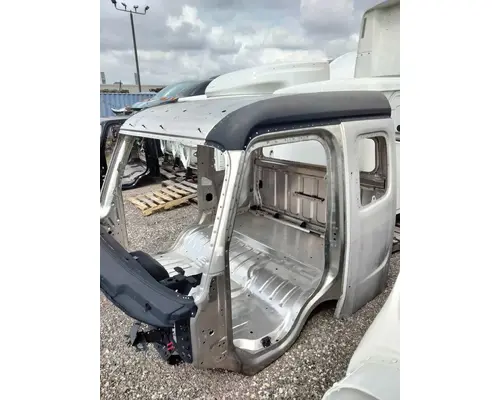 FREIGHTLINER M2-106 Cab