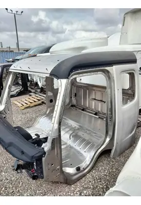 FREIGHTLINER M2-106 Cab