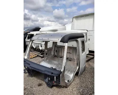 FREIGHTLINER M2-106 Cab