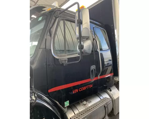 FREIGHTLINER M2 106 Cab