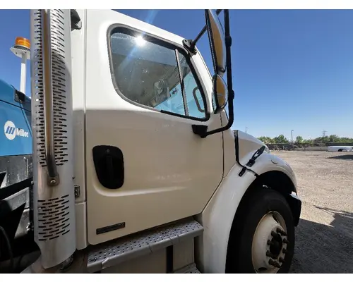 FREIGHTLINER M2 106 Cab