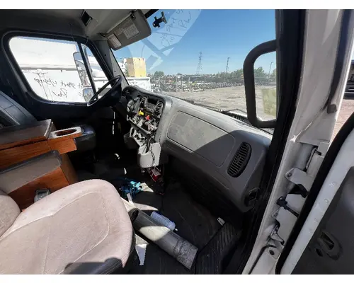 FREIGHTLINER M2 106 Cab
