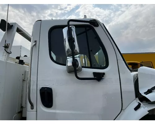 FREIGHTLINER M2 106 Cab