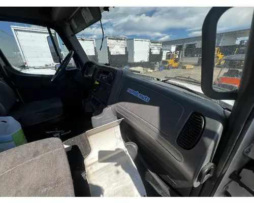 FREIGHTLINER M2 106 Cab