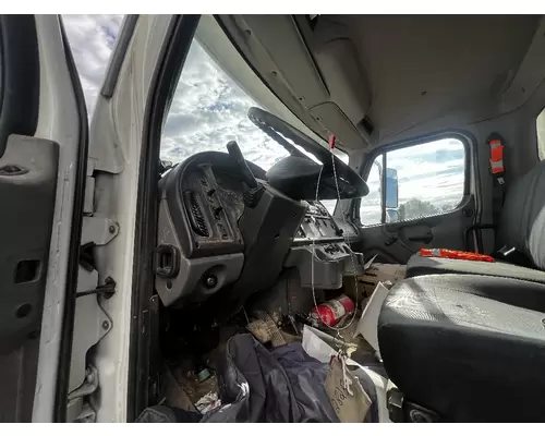 FREIGHTLINER M2 106 Cab