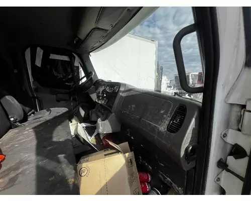FREIGHTLINER M2 106 Cab