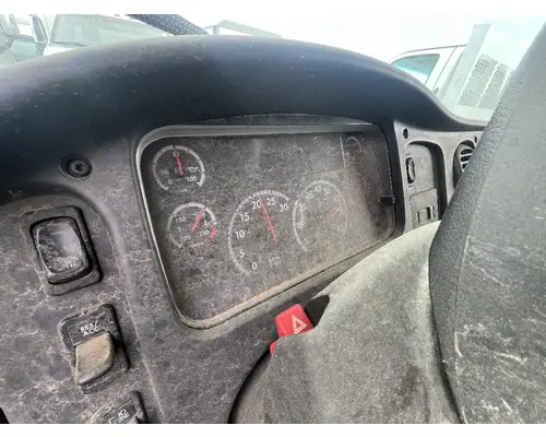 FREIGHTLINER M2 106 Cab