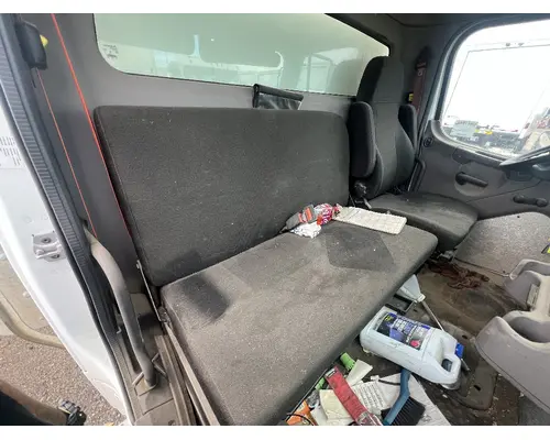 FREIGHTLINER M2 106 Cab