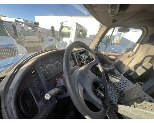 FREIGHTLINER M2 106 Cab