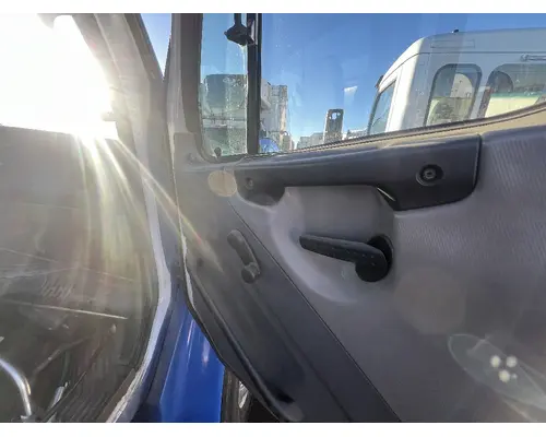 FREIGHTLINER M2 106 Cab