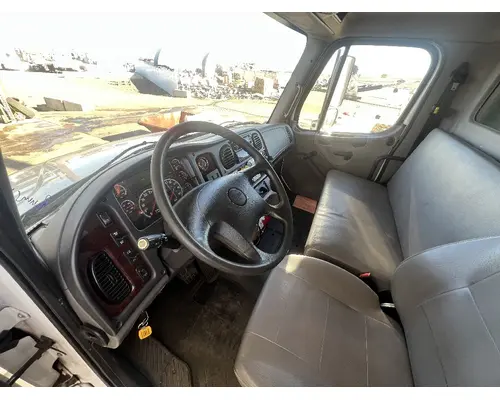 FREIGHTLINER M2 106 Cab