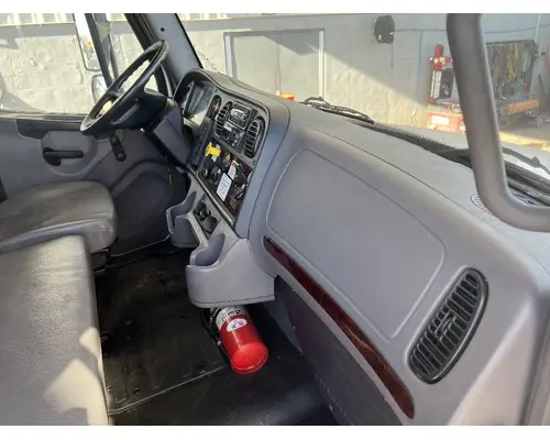 FREIGHTLINER M2 106 Cab