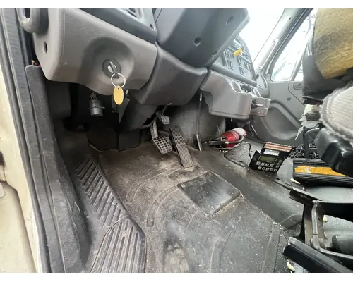 FREIGHTLINER M2 106 Cab