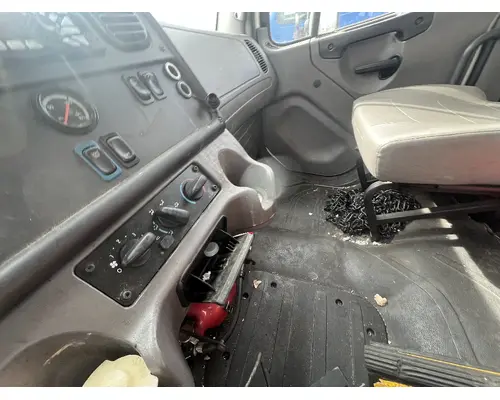 FREIGHTLINER M2 106 Cab