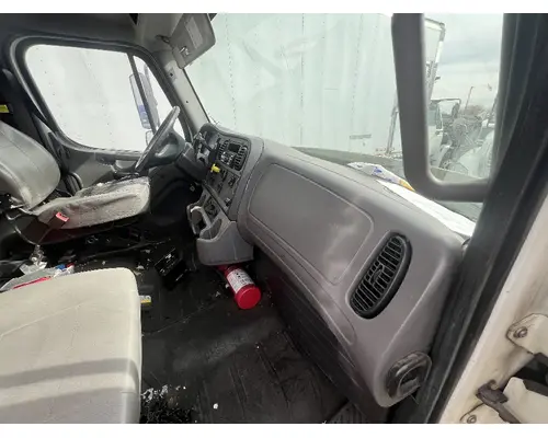 FREIGHTLINER M2 106 Cab