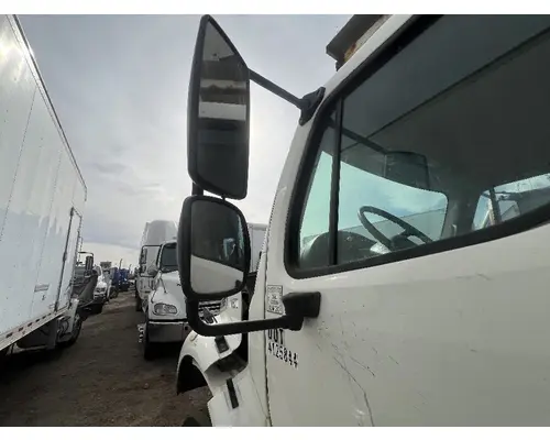 FREIGHTLINER M2 106 Cab