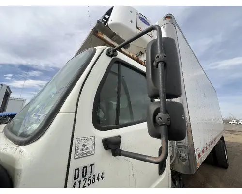 FREIGHTLINER M2 106 Cab