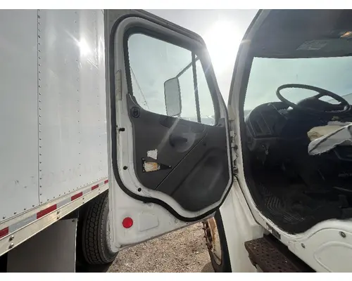 FREIGHTLINER M2 106 Cab