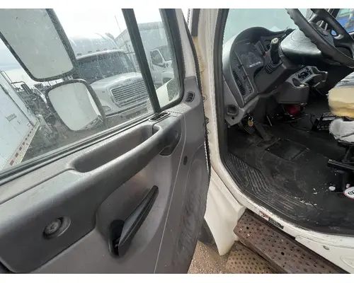 FREIGHTLINER M2 106 Cab