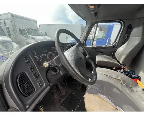 FREIGHTLINER M2 106 Cab