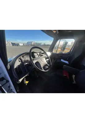 FREIGHTLINER M2 106 Cab