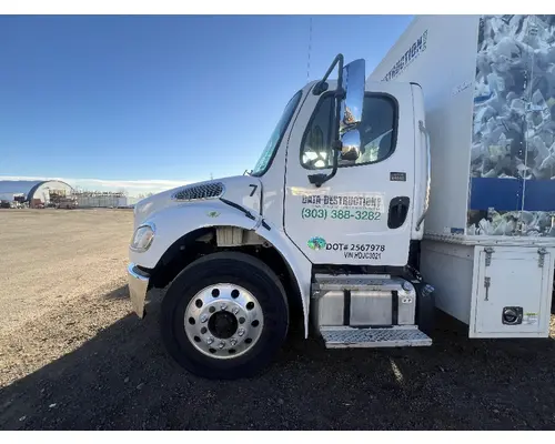 FREIGHTLINER M2 106 Cab
