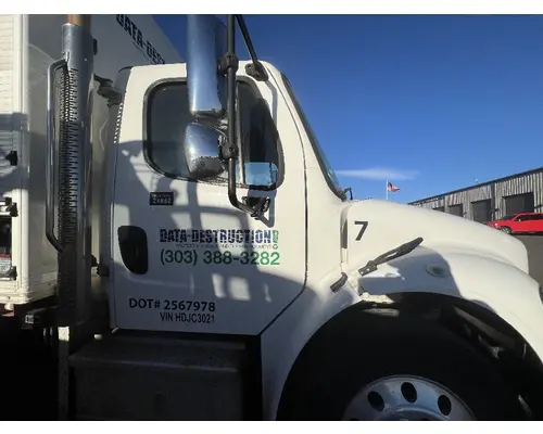 FREIGHTLINER M2 106 Cab
