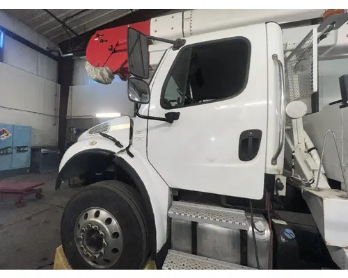 FREIGHTLINER M2 106 Cab
