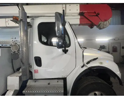 FREIGHTLINER M2 106 Cab