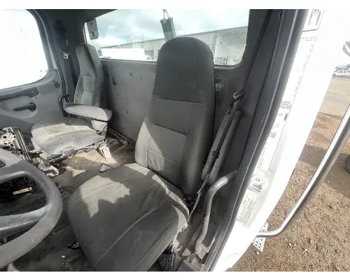 FREIGHTLINER M2 106 Cab