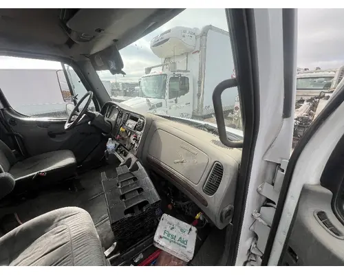 FREIGHTLINER M2 106 Cab